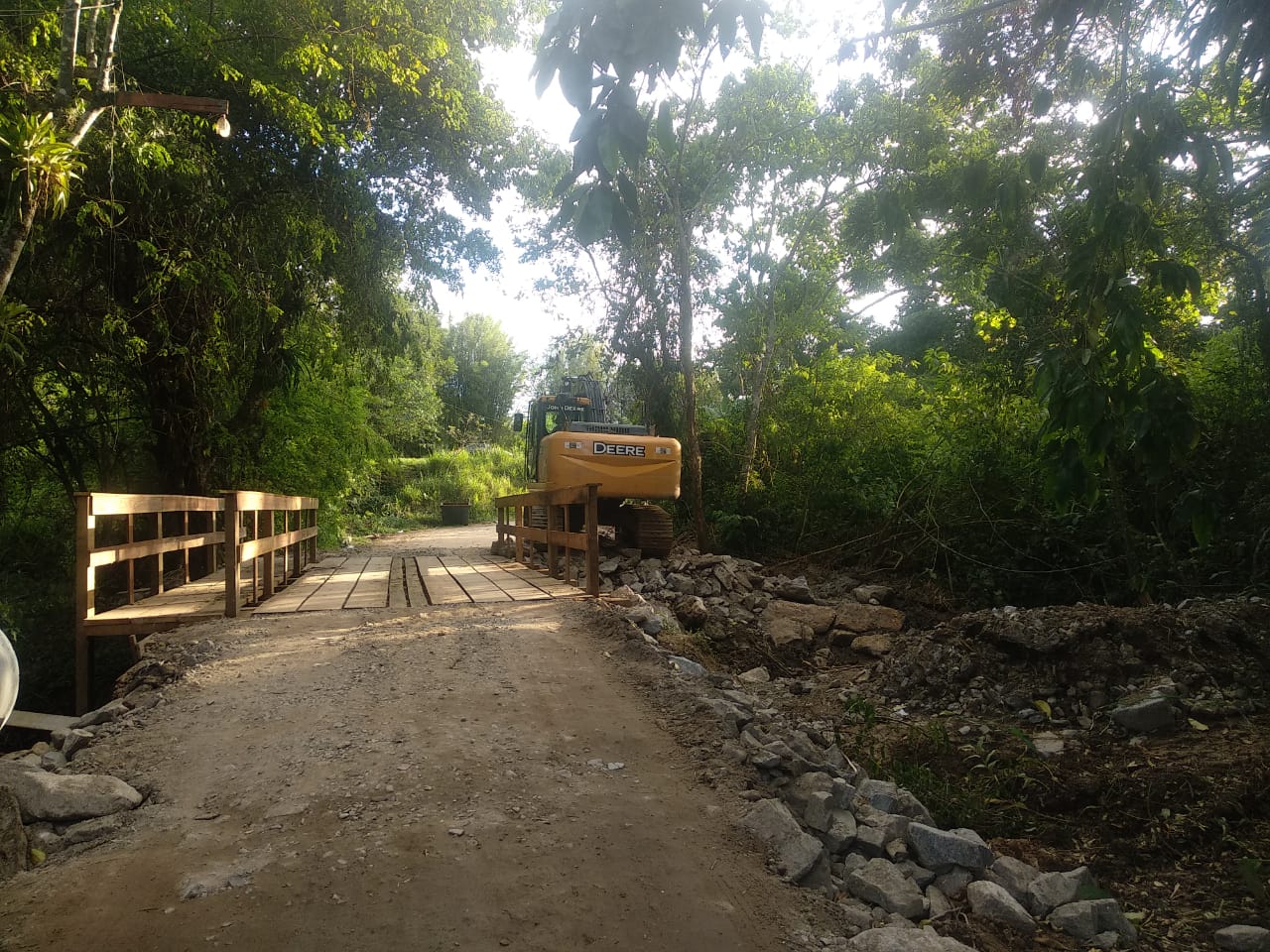 Prefeito Felipe Augusto recupera mais uma ponte em Cambury