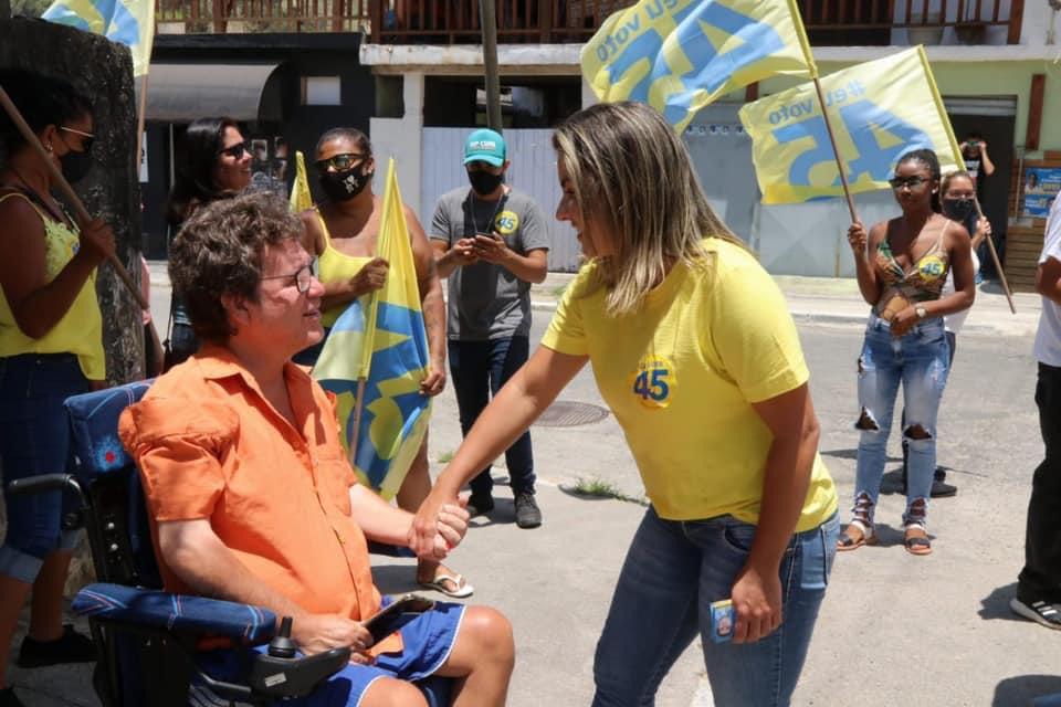 *Michelli Veneziani incentiva participação feminina na política durante caminhada no Olaria *