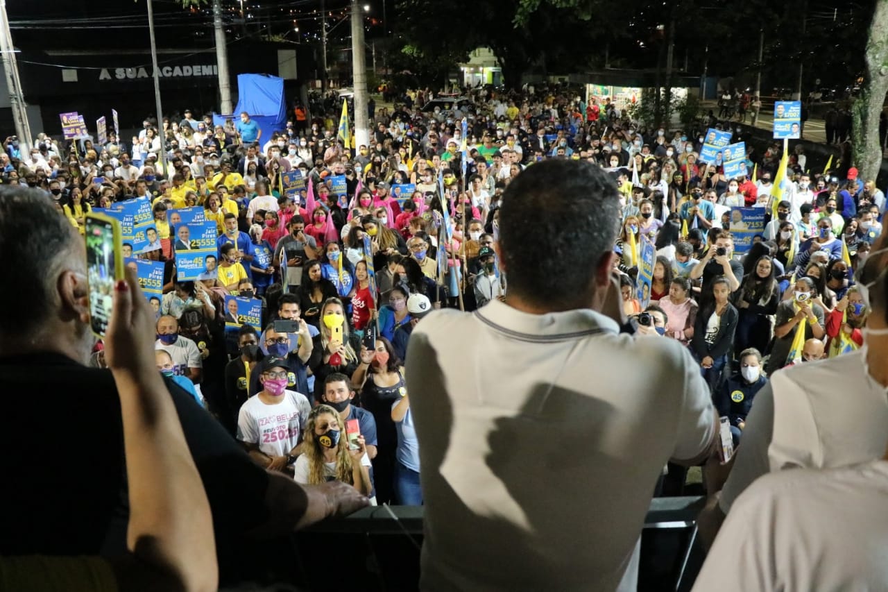 COMÍCIO DE FELIPE AUGUSTO ATRAI MAIS DE 3 MIL PESSOAS NA TOPÓLÂNDIA