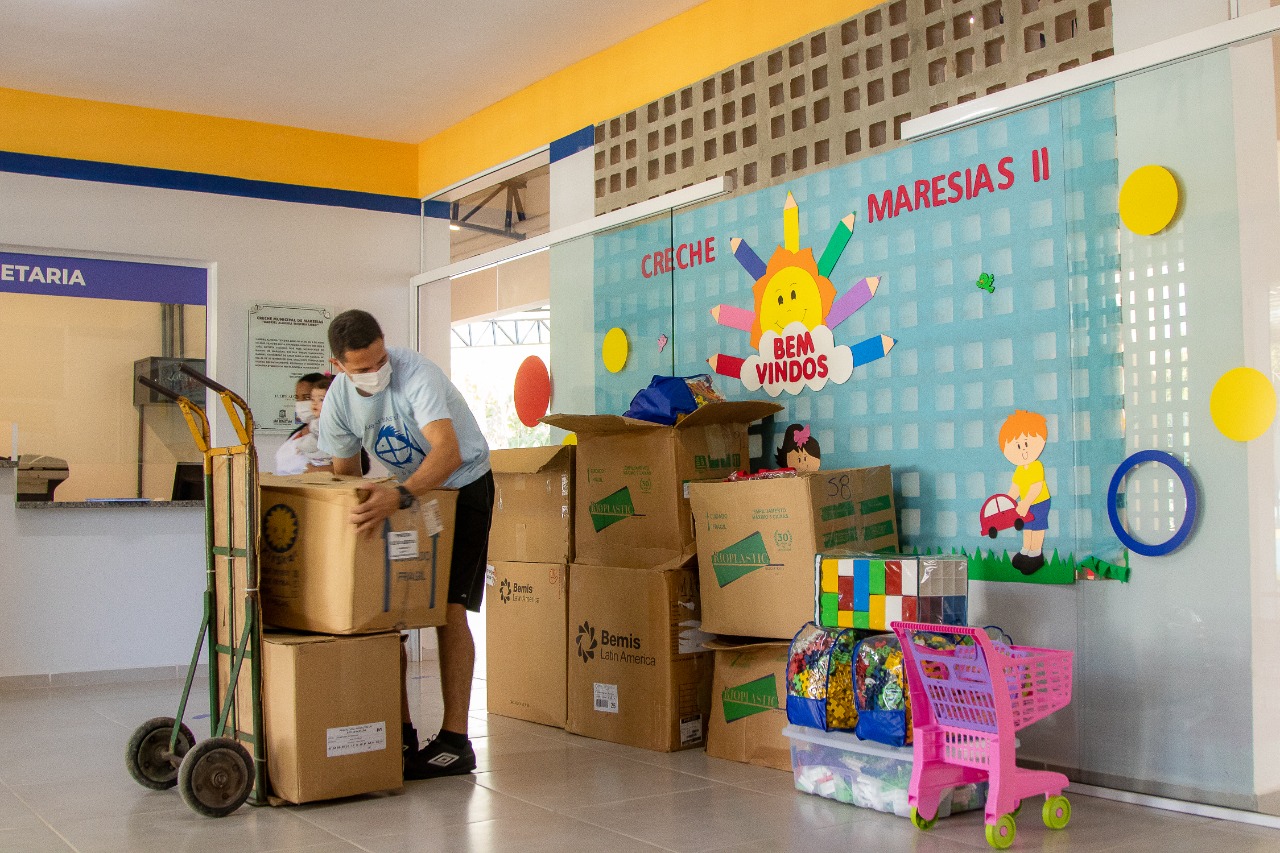 Prefeitura de São Sebastião entrega novos brinquedos para creches municipais
