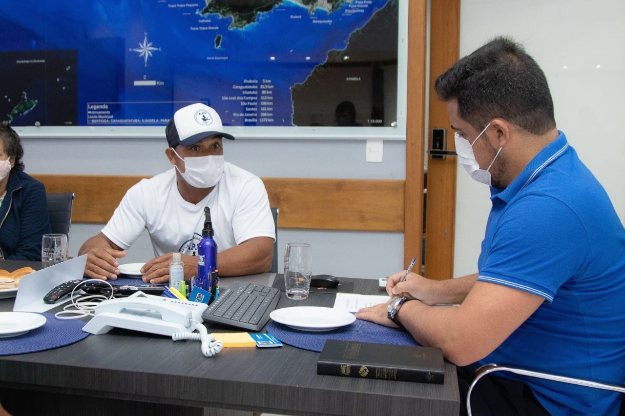 Prefeito Felipe Augusto reúne-se com Associação dos Pescadores de Boiçucanga e encaminha atendimento de reivindicações