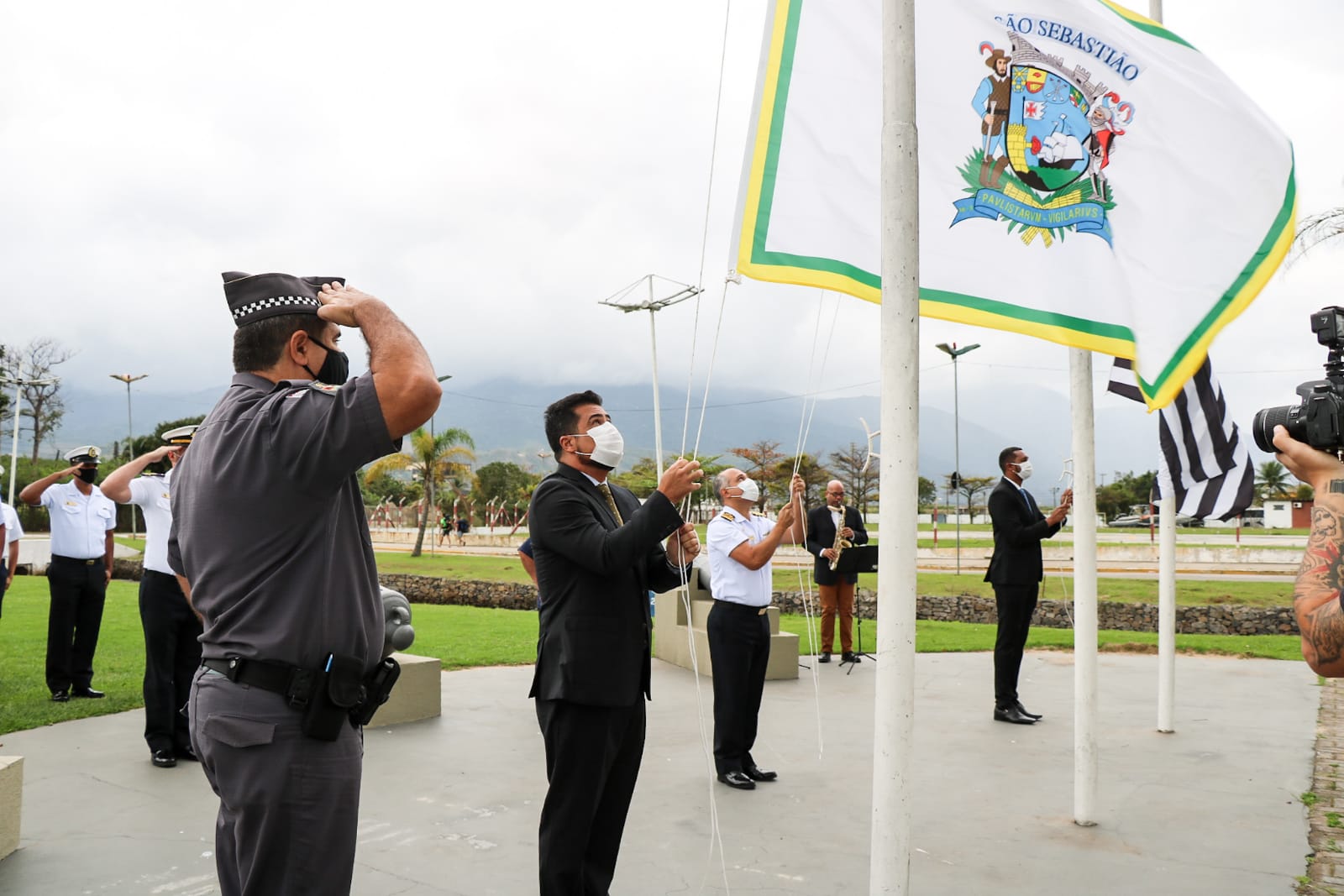 Prefeito Felipe Augusto participa do hasteamento das bandeiras em comemoração à Independência do Brasil