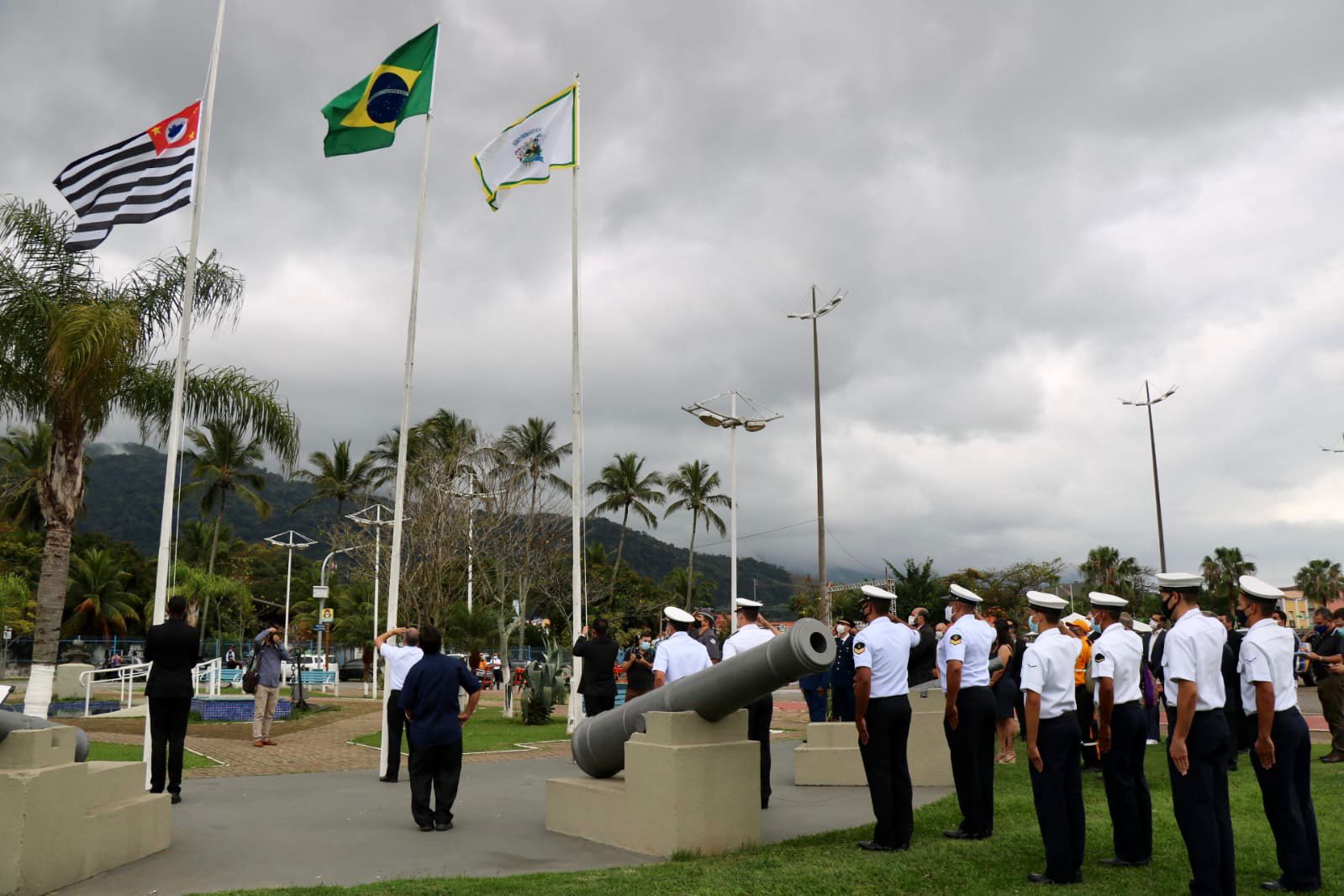 Prefeito Felipe Augusto participa do hasteamento das bandeiras em comemoração à Independência do Brasil
