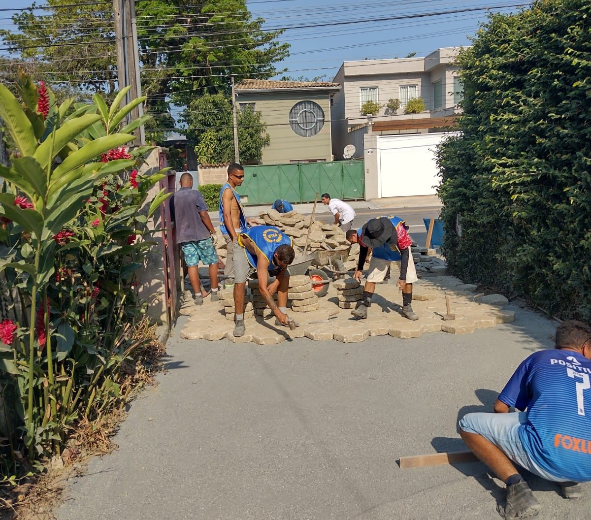 Viela das Vieiras no bairro Porto Grande passa por serviços de bloquetagem