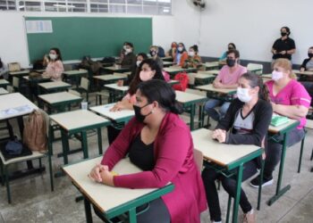 Prefeitura entrega certificados aos formandos do curso ‘Recepção e Atendimento’