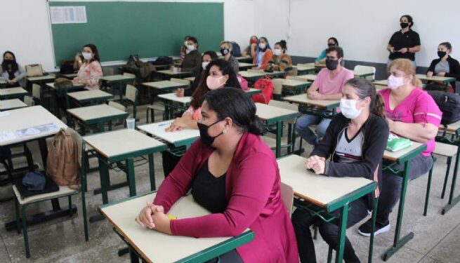 Prefeitura entrega certificados aos formandos do curso ‘Recepção e Atendimento’