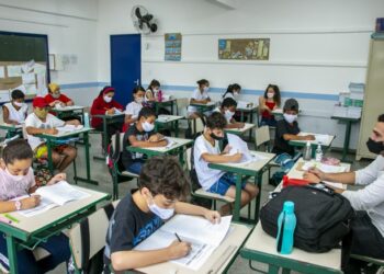 Aplicação de simulado para a prova Saeb prepara 2.500 alunos da rede municipal de São Sebastião