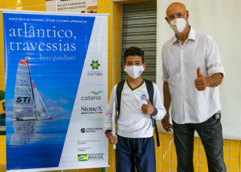 Alunos de escolas municipais de São Sebastião recebem palestra com velejador Beto Pandiani