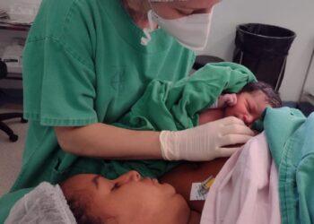 Hospital de Clínicas de São Sebastião adota aleitamento materno na primeira hora de vida do recém-nascido