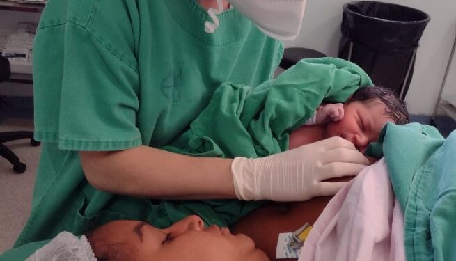 Hospital de Clínicas de São Sebastião adota aleitamento materno na primeira hora de vida do recém-nascido
