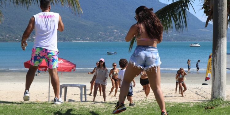 Atividades do ‘Outubro Rosa’ alertam mulheres a realizarem exames preventivos de câncer de mama e colo do útero