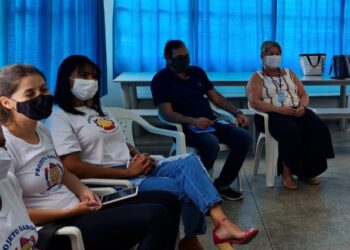 Prevenção ao Câncer de Mama é tema de palestra aos funcionários do Centro de Referência de Assistência Social