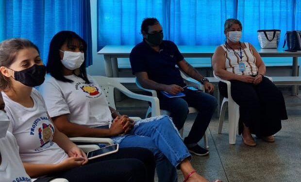 Prevenção ao Câncer de Mama é tema de palestra aos funcionários do Centro de Referência de Assistência Social