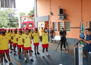 Prefeito Felipe Augusto dá boas-vindas aos guarda-vidas temporários que trabalharão na temporada verão 2021-2022