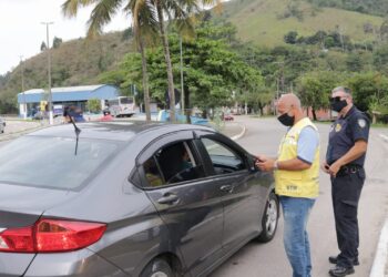 Prefeitura realiza operação de fiscalização de transporte de passageiros na Costa Norte