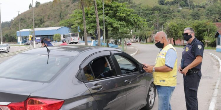 Prefeitura realiza operação de fiscalização de transporte de passageiros na Costa Norte