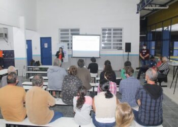 Prefeitura de São Sebastião realiza reunião técnica comunitária no núcleo urbano congelado Areião, em Camburi