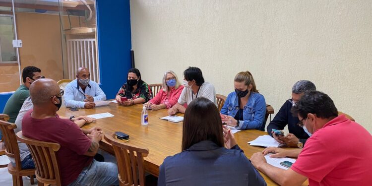 Prefeitura de São Sebastião se reúne com pescadores para discutir melhorias no Turismo de Base Comunitária