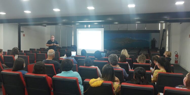 Profissionais de São Sebastião ministram palestras em Ilhabela em comemoração ao Dia do Dentista