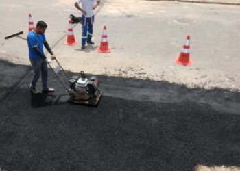Prefeitura executa recapeamento das ruas Josefa Santana Neves e Antônio Pereira da Silva no bairro Topolândia