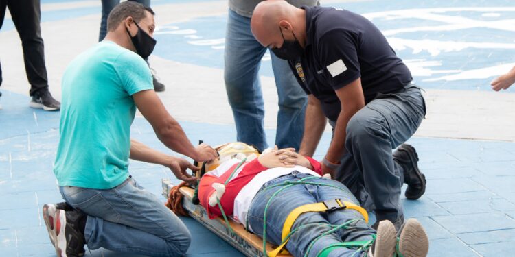 Defesa Civil realiza treinamento de resgate urbano a funcionários do Hospital de Clínicas de São Sebastião