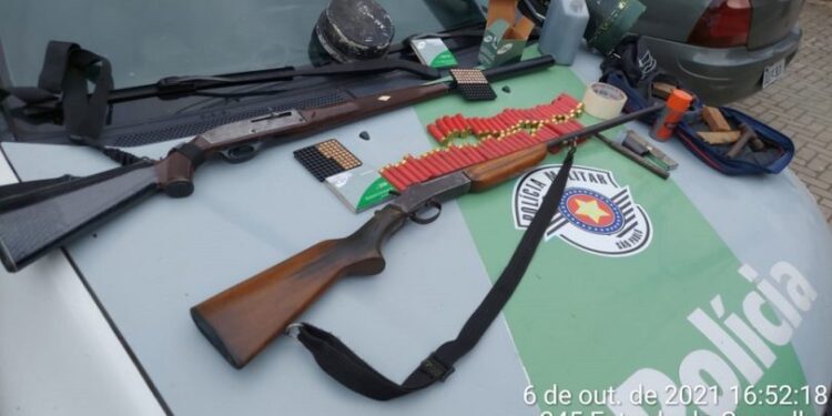 Polícia Ambiental localiza armas e grande quantidade de munições no interior de Unidade de Conservação em São Sebastião