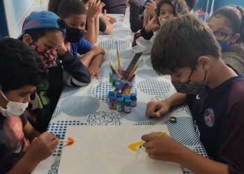 Referenciados do Cidadão Criança participam do projeto pintura na tela