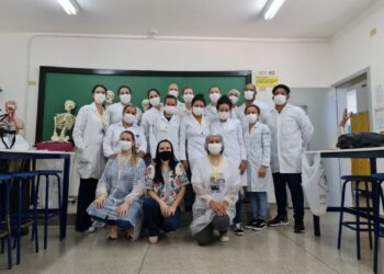 Equipe do Centro de Infectologia capacita alunos de Enfermagem para aplicação de testes rápidos