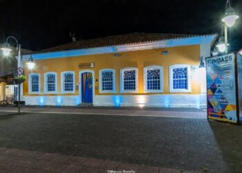 Prédios públicos ganham nova iluminação em razão da campanha “Novembro Azul”