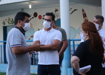 Prefeito Felipe Augusto faz visitas às unidades escolares Peixinho Dourado e EM Professora Edileusa Brasil