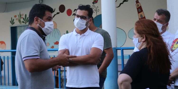 Prefeito Felipe Augusto faz visitas às unidades escolares Peixinho Dourado e EM Professora Edileusa Brasil