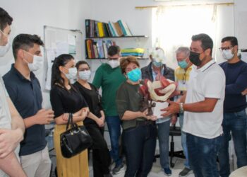 Prefeito Felipe Augusto visita equipe que realizou cirurgias de vasectomia no Hospital de Clínicas de São Sebastião (HCSS)