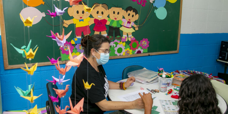 Prefeitura de São Sebastião abre processo seletivo interno para equipes gestoras e professores na área de educação especial