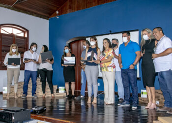 Prefeitura de São Sebastião entrega novos computadores para escolas municipais