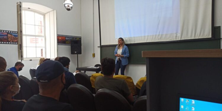 Profissionais da Secretaria de Esportes de São Sebastião participam de palestra sobre a eliminação da violência contra a mulher