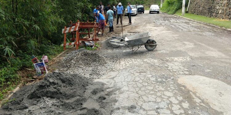 Prefeitura realiza serviços de drenagem no bairro Barequeçaba