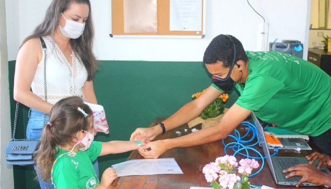 Secretaria de Saúde de São Sebastião realiza testes rápidos, exames e aplica vacinas no 3.º Mutirão da Saúde do Instituto Verdescola