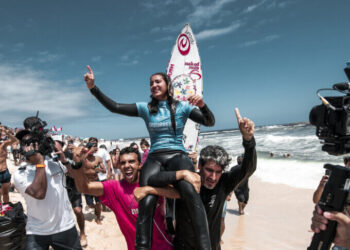 Prefeitura de São Sebastião parabeniza Sophia Medina pela conquista de campeonato de surf