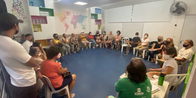 Prefeitura e Instituto Conservação Costeira realizam reunião com artesãos da Área de Proteção Ambiental (APA) Baleia Sahy