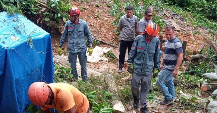 Prefeito Felipe Augusto acompanha trabalho das equipes ligadas ao Plano Municipal de Contingência e Defesa Civil (PLAMCON)