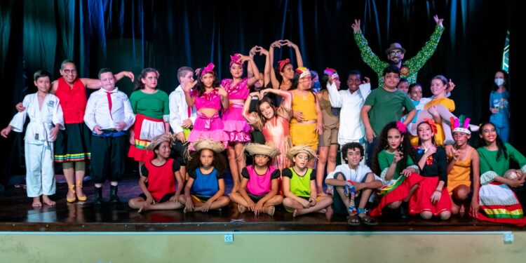Escolas municipais são premiadas no 13º Festival Estudantil de Teatro de São Sebastião
