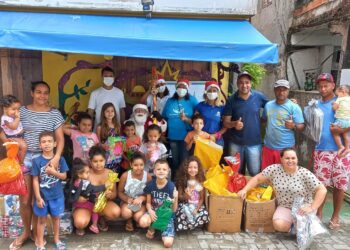 Fundo Social entrega 3.800 brinquedos em bairros da Costa Sul do município