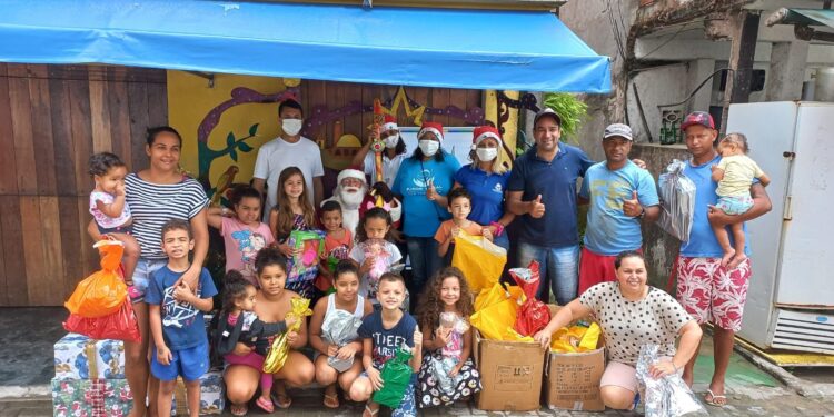 Fundo Social entrega 3.800 brinquedos em bairros da Costa Sul do município