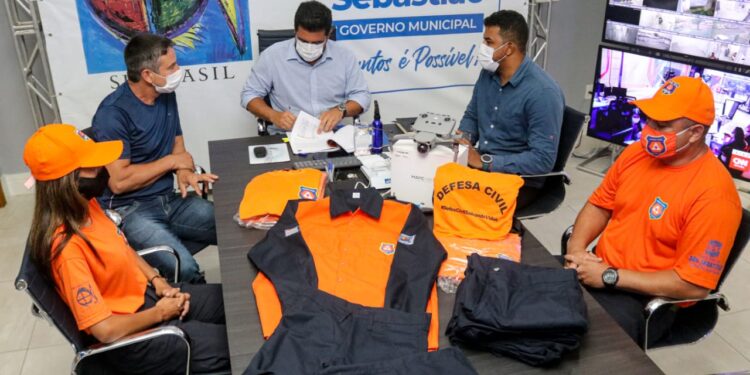 Prefeito assina convênios que fortalecem a segurança em São Sebastião durante a temporada de Verão   