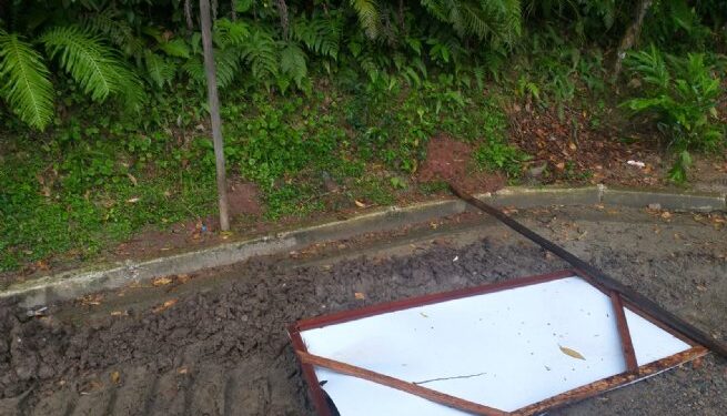 Placas instaladas em núcleos urbanos congelados são alvo de vandalismo