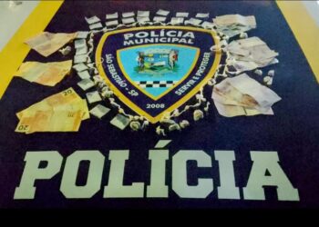 Polícia Municipal de São Sebastião prende dois indivíduos por tráfico de drogas no Morro do Abrigo