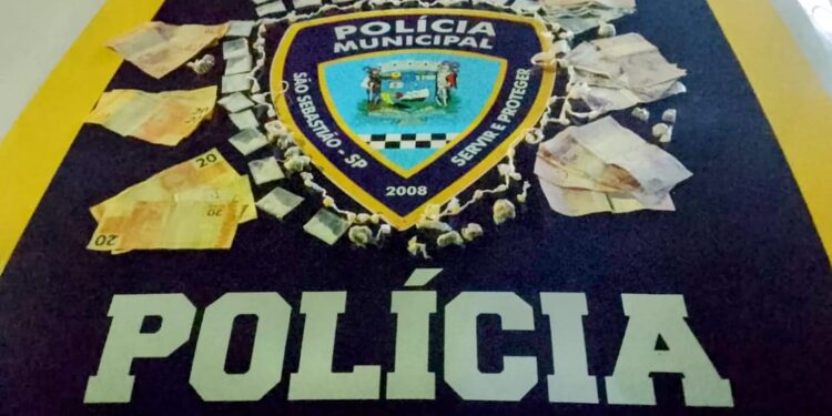 Polícia Municipal de São Sebastião prende dois indivíduos por tráfico de drogas no Morro do Abrigo