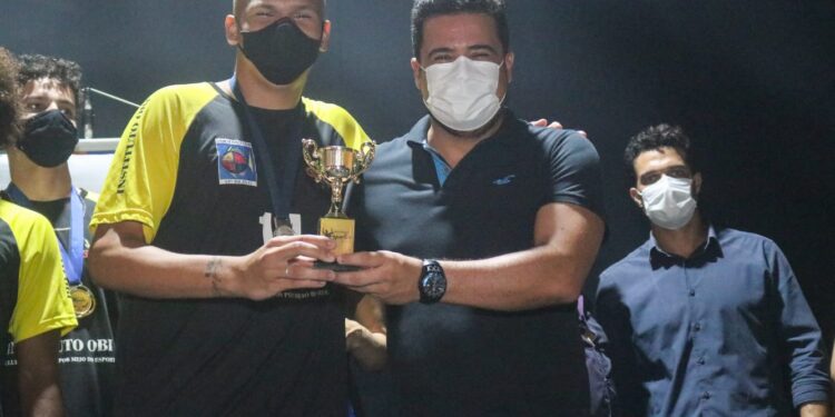 Prefeito Felipe Augusto participa do “Destaque Esportivo 2021” de São Sebastião