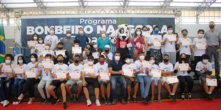 Prefeitura de São Sebastião forma 411 estudantes no Programa Bombeiro na Escola