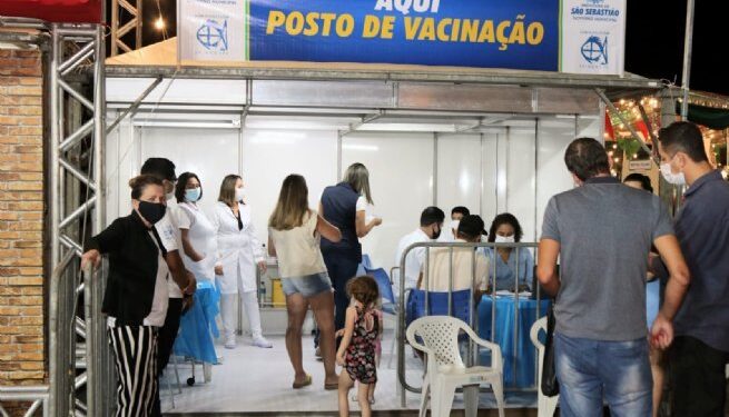Prefeitura de São Sebastião vacina contra Covid-19 durante Festival de Comida de Boteco